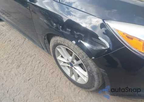 2016 Ford Focus Se z USA, uszkodzony, nr VIN 1FADP3F20GL400887